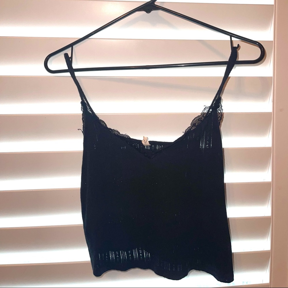 ✨Lightly Worn Lacey Black Top✨